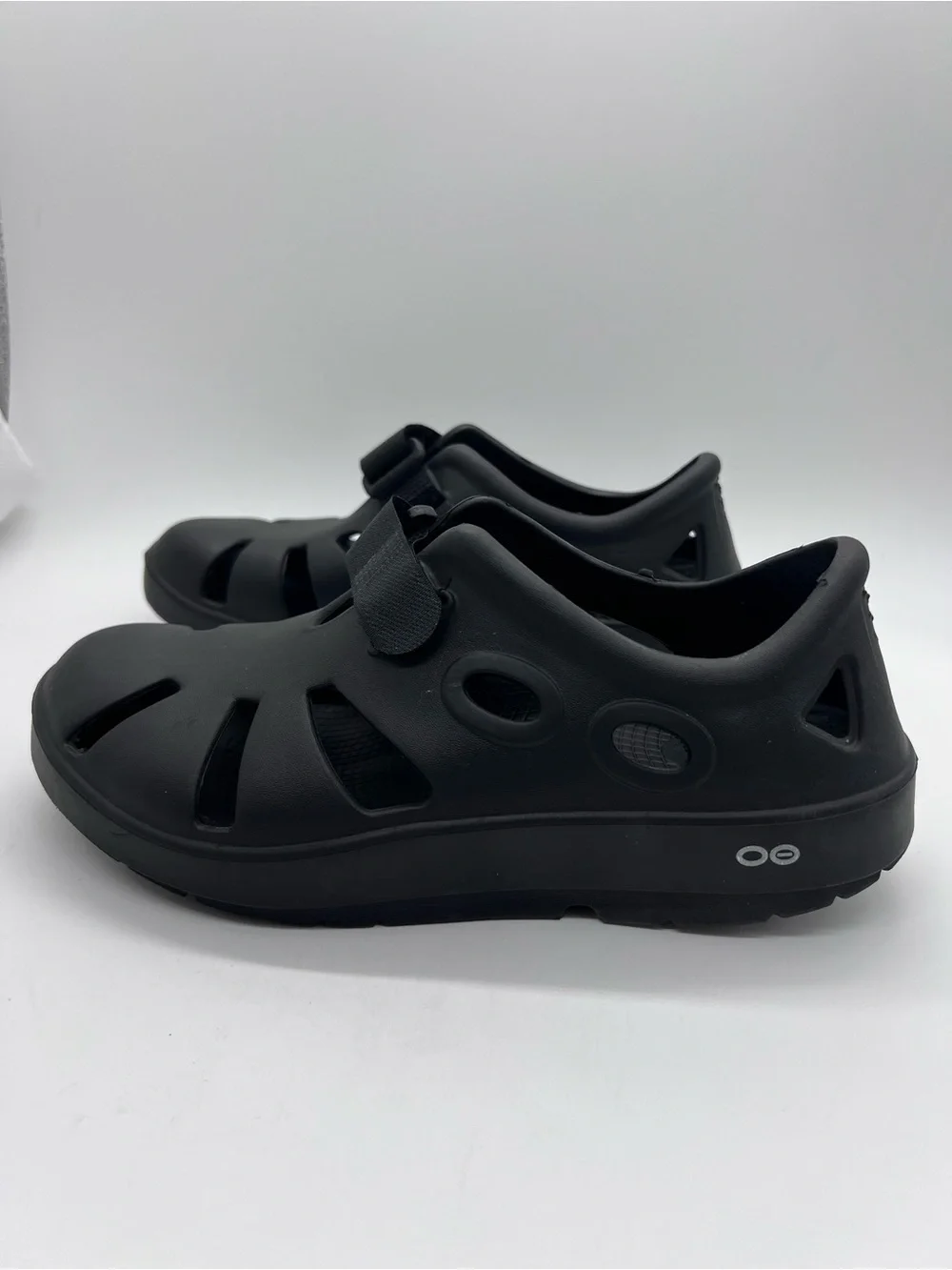OOFOS Men's Oocandoo Black Recovery Sandals with Adjustable Strap Size 9